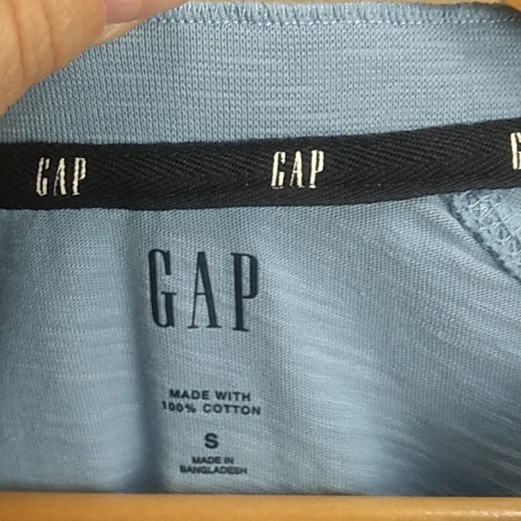 Mens Gap 3 button Henley tshirt in light blue size small - Picture 4 of 6